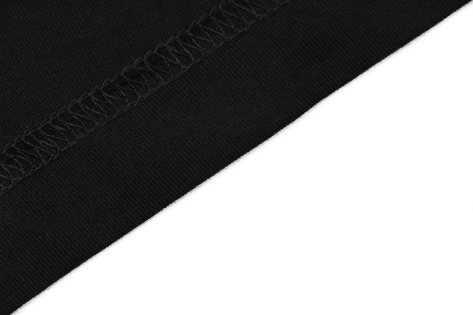 Burberry England Oversized Circle Logo Print Short Sleeve Tee – Black