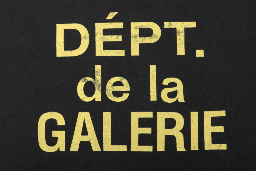 Gallery Dept. Dépt. de la Galerie Distressed Yellow French Print Tee – Black