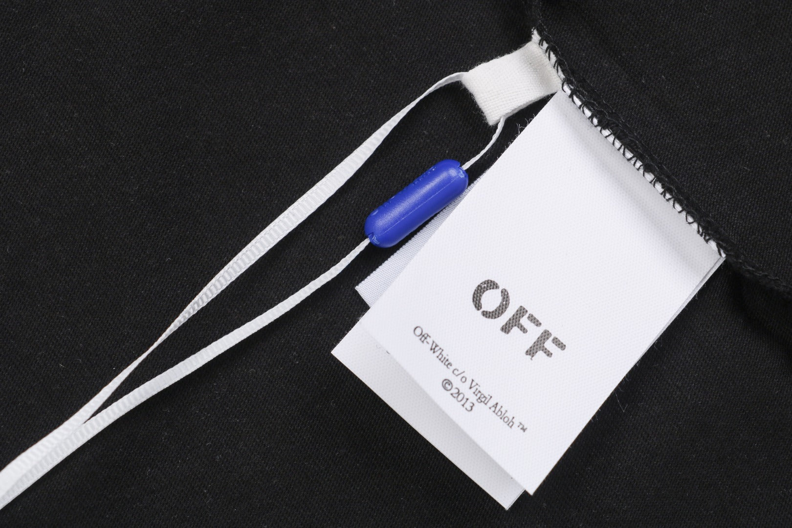 Off-White c/o Virgil Abloh 25SS Spray Paint Arrow Graphic Tee – Black